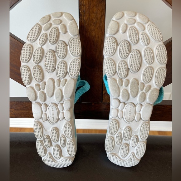 Lands End aqua pool blue canvas sandals in size 9 summer vacation blue slip on - Picture 13 of 13